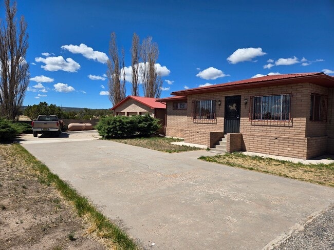 Photo - Spacious 3- Bedroom 3-Bathroom in Thoreau