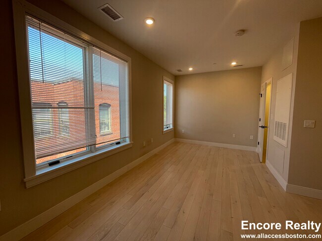 Photo - 198 Green St Unit 402