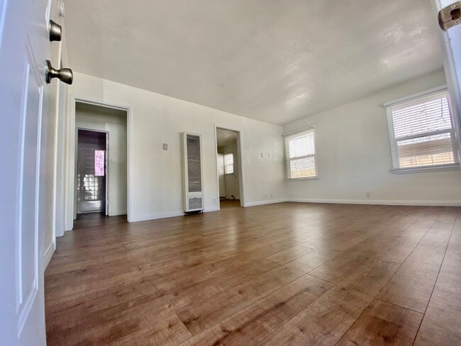 Photo - 2 Bed 1 Bath Freestanding Front House for Rent! Unit Front House