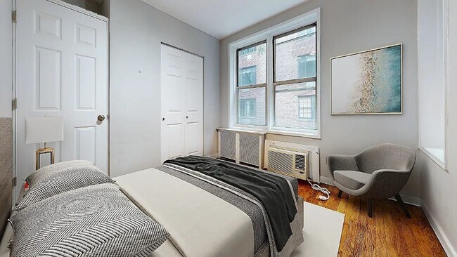 Photo - 340 E 58th St Unidad 2F