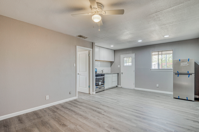Building Photo - 8709 Lawson St Rental