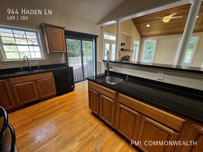 944 Haden Ln