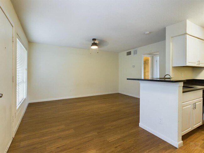 Photo - 2207 Leon St Unit 306