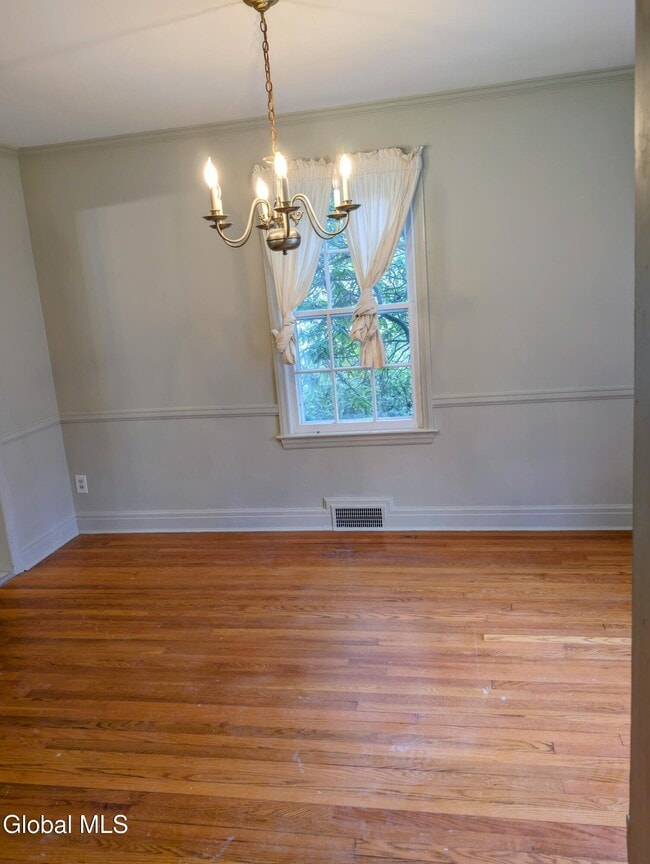 Photo - 1556 Dean St