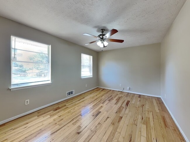 Photo - 8238 Redwood Dr