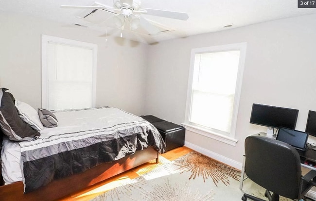 Photo - 306 Sussex St