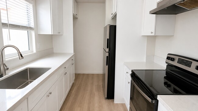 Photo - 1532 E 2nd Street