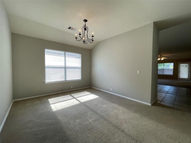 Photo - 208 Spruce Dr