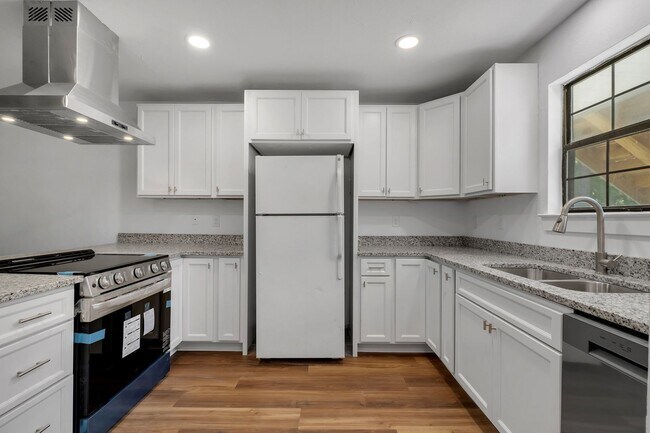 Photo - 2956 Woodrich Dr Unit B