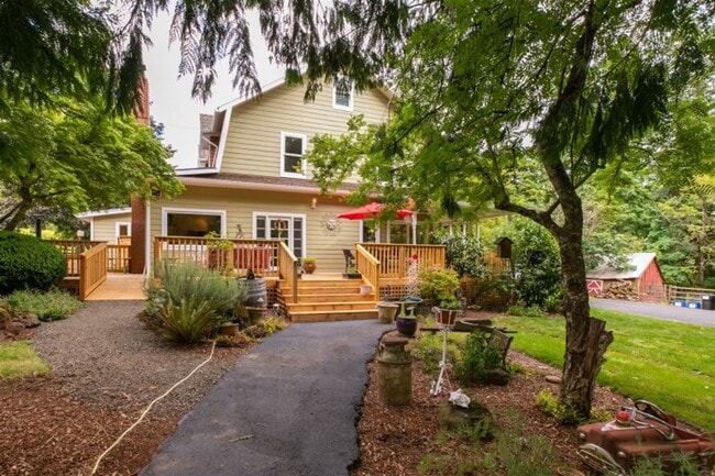 Building Photo - Beautifully Renovated 5 Bedroom Farmhouse outside of Newberg