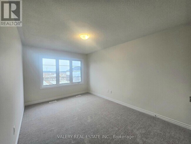 Photo - 31 Phoenix Blvd