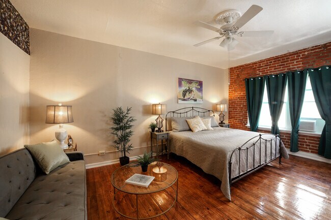 Photo - 1746 N Cherokee Ave