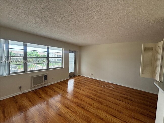 Building Photo - 36 Windsor B Unit B