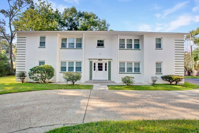Photo - Stonewall Apartments