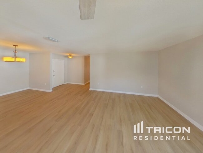 Photo - 907 67th Ave Dr W