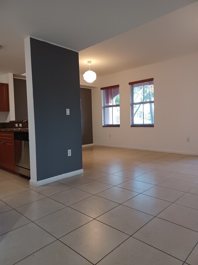 Photo - 11001 NW 83rd St Unit 102