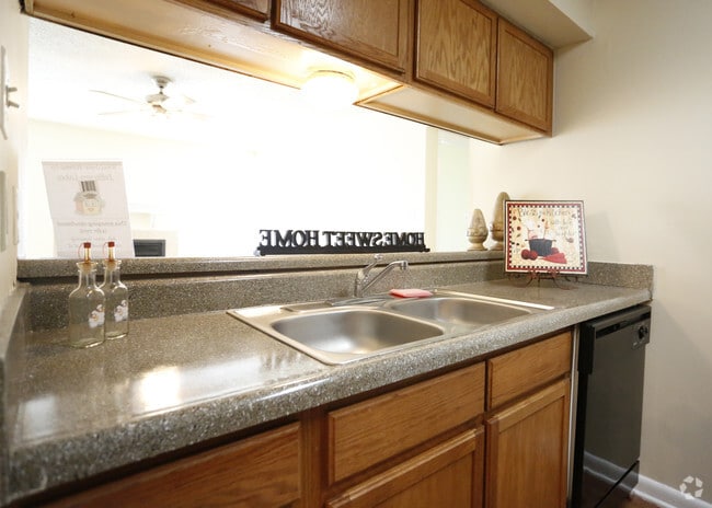 2BR/2BA -950SF