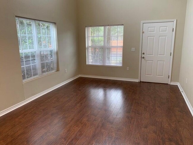 Photo - 1545 Bentley Cir
