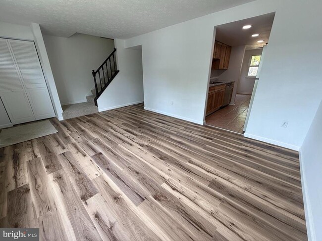 Photo - 112 Savannah Ct