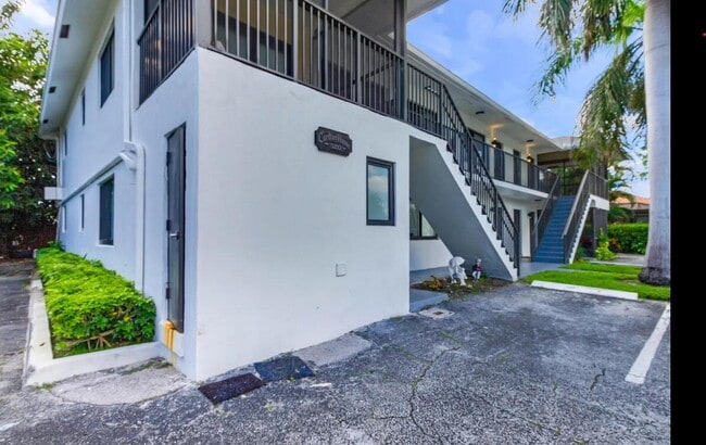 Photo - 520 NE 44th St Unit 6