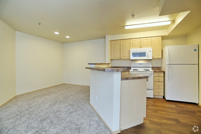 2BR, 1.5BA - 870 SF