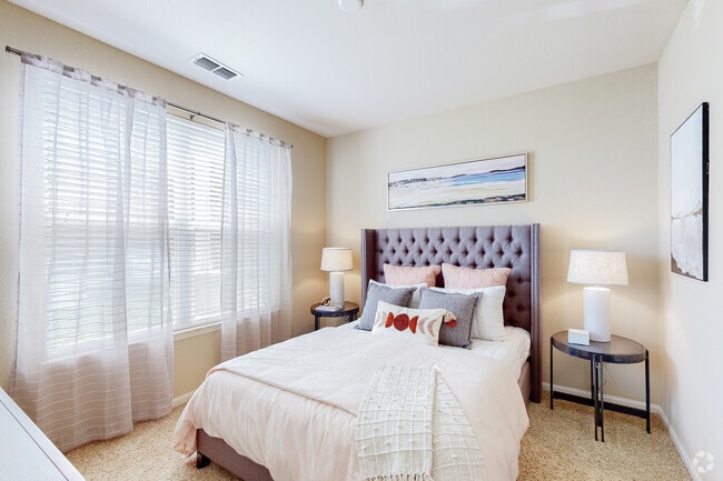 2BD 2BA 1,121SF