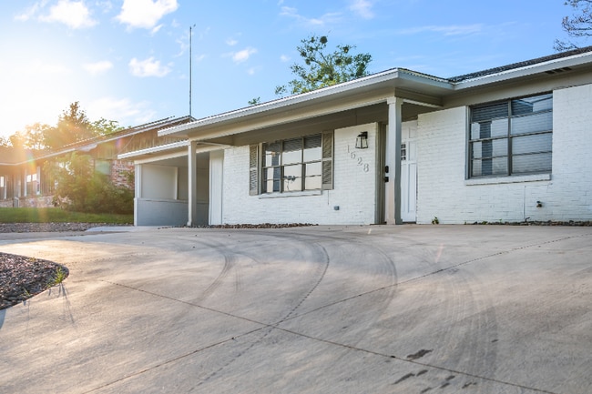 Photo - 1528 E Devine St