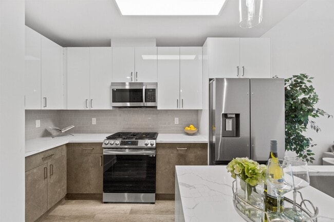 Photo - 412 WHITON St Unit 307