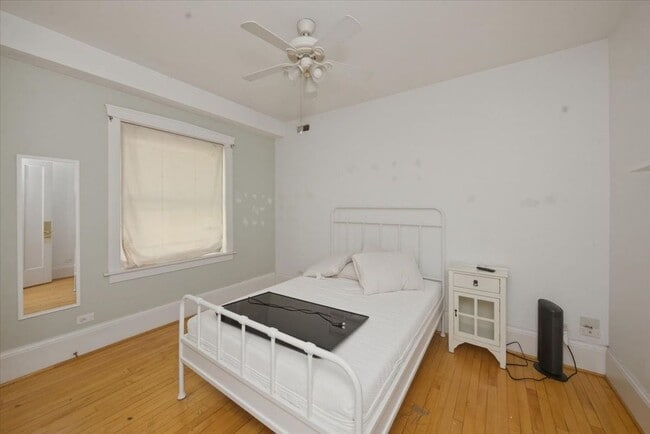 Photo - 1849 W Greenleaf Ave