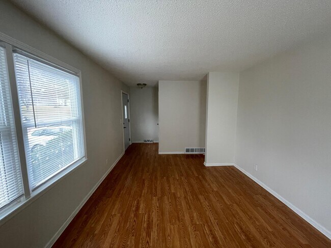 Living Room - 1708 Carl St