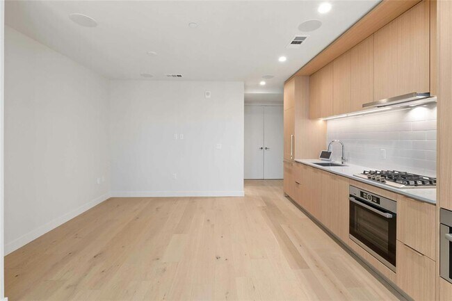 Photo - 44 East Ave Unit 2506