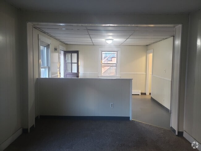Building Photo - 156 Oak St Unit 156 oak apt #1