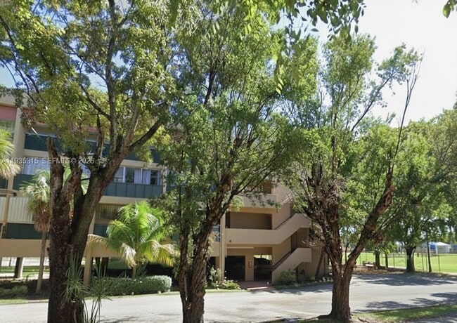 Building Photo - 1750 W 56th St Unit 236