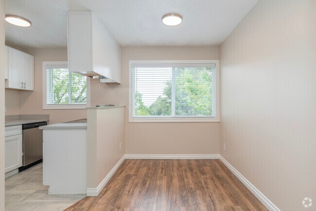 2BR, 1BA - 850SF Dining Room