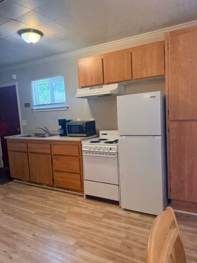 Photo - 1050 E 8th St