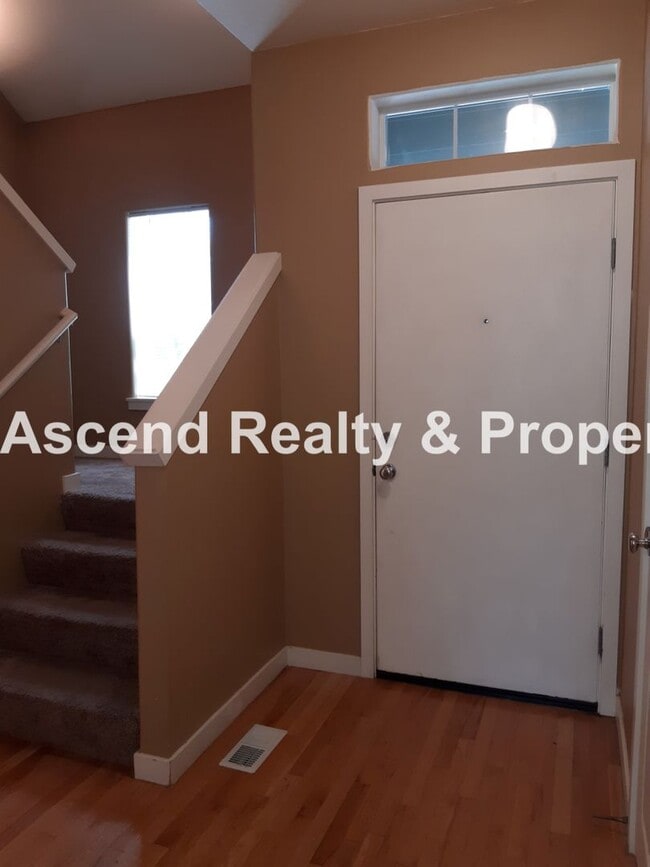 Photo - Tanasbourne Area 3 Bed Fenced Yard 1/2 Block to MAX Attached Garage 1 Small Pet Nego