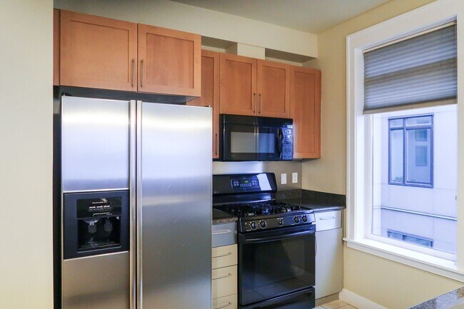 Photo - Lakeside 2BR Condo with Modern Finishes & ... Unit 306