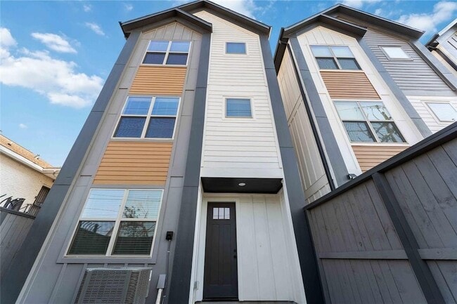 Building Photo - 2524 Live Oak St