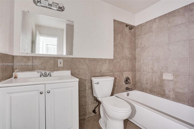 Photo - 5308 NW 18th Pl Unit 2