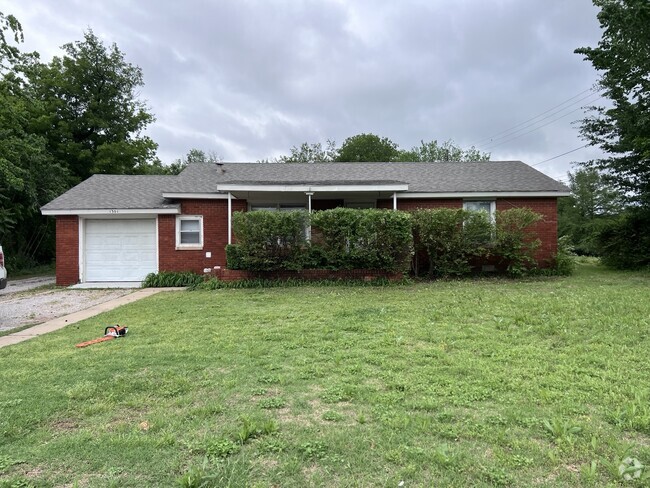 Building Photo - 1301 S Berry Rd Rental