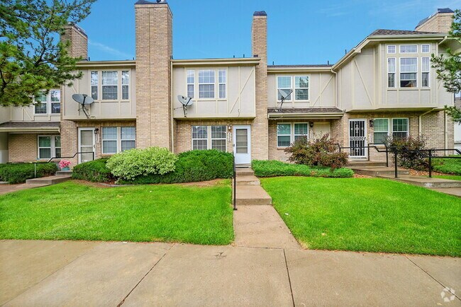 Building Photo - $2,175, delightful 2-bedroom, 2.5-bathroom... Unit D Rental