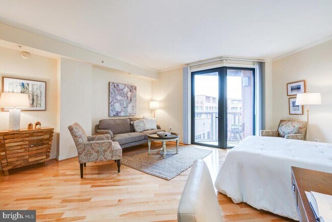 Building Photo - 631 D St NW Unit 1238