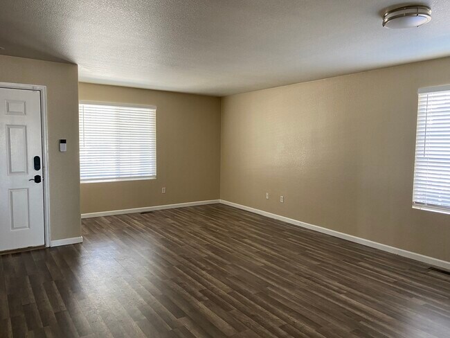 Photo - 16530 Race St