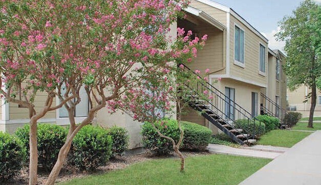 Photo - 5470 Military Dr W