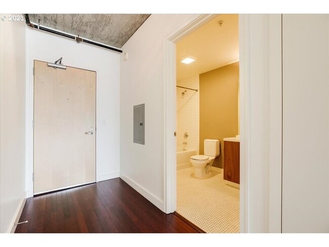 Photo - 1926 W Burnside St