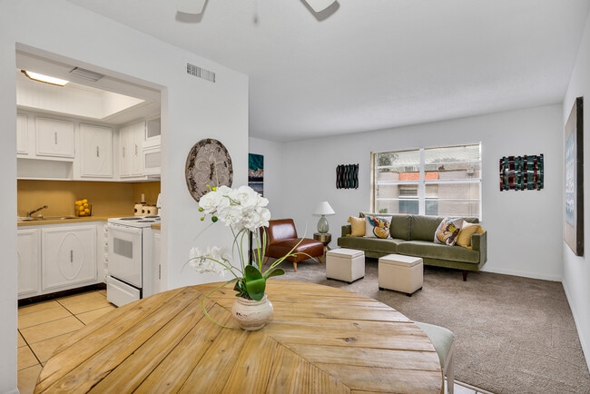 Building Photo - Briar Hill Apartments