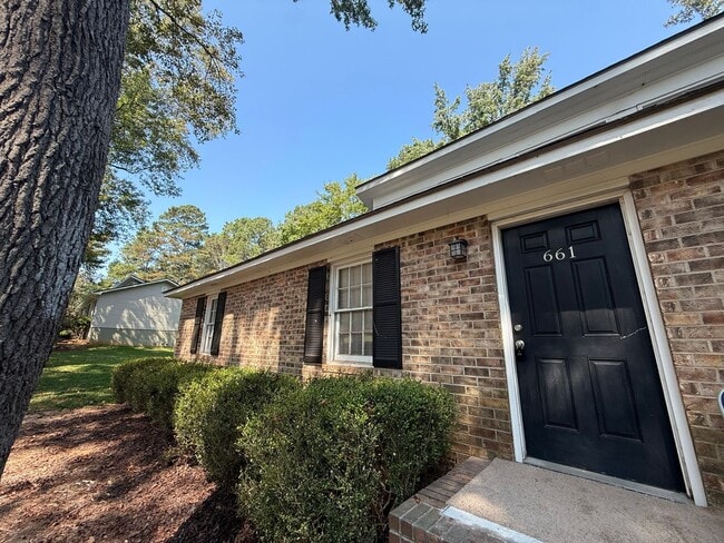 Building Photo - PRE - LEASING FOR AUGUST 11TH 2026!