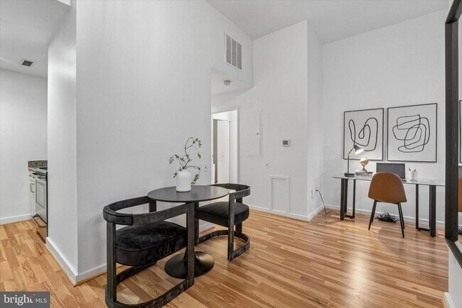 Photo - 315 New St Unit 111