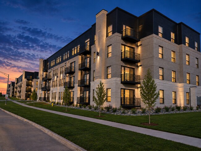 Building Photo - 2375 SE Glacier Trl Unit 2375 SE Glacier Trail #113