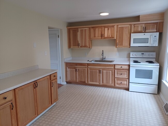 Photo - 222 E Whitlock Ave